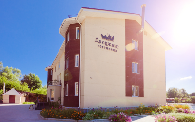 С 1 марта средства размещения обязаны в названии использовать кириллицу